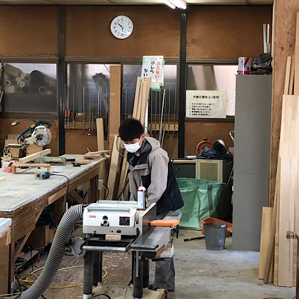 横山大工の作業風景